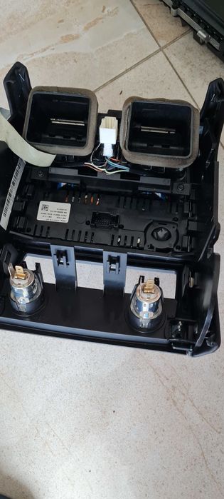 Екран/Жабка/Пепелник/кознола-бутони/задна конзола клим. BMW f01