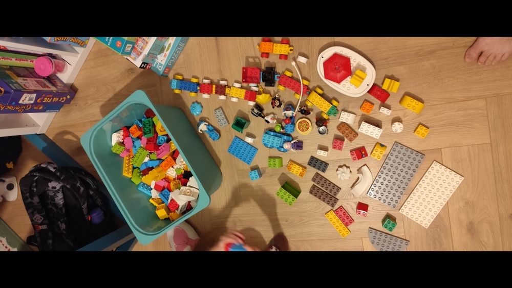 Lego duplo,4 kg, aprox 10 seturi, placa verde, Spiderman, Mickey mouse