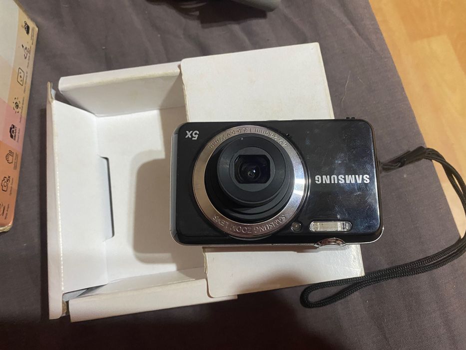 Продавам цифров фото апарат SAMSUNG ES80