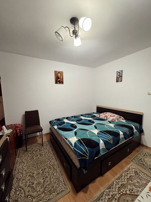 Vand apartament zona Titulescu