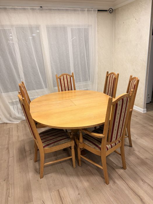 Обеденный стол ( столовый гарнитур)