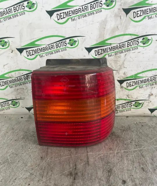 Lampa / Tripla stop dreapta pe aripa Volkswagen VW Passat 1992