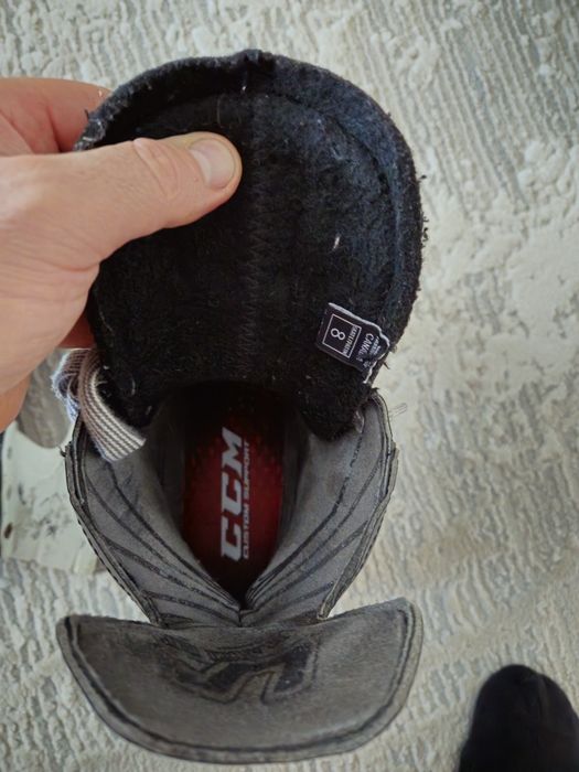 Продам коньки CCM-U