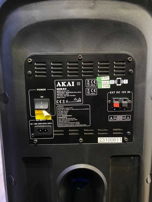 Boxa Akai,DJ-Y7L cu doua microfoane,cablu,telecomanda.