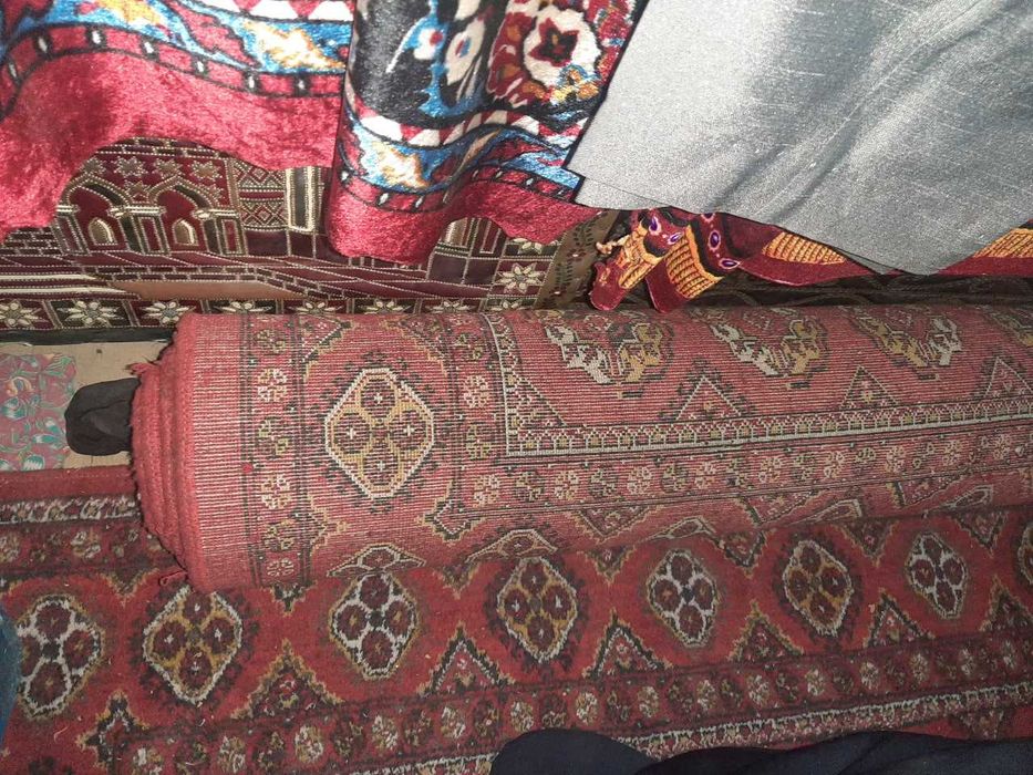 Хар хил размерда б\у гиламлар сотилади.