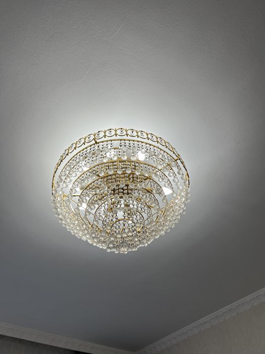 Продам красивую люстру