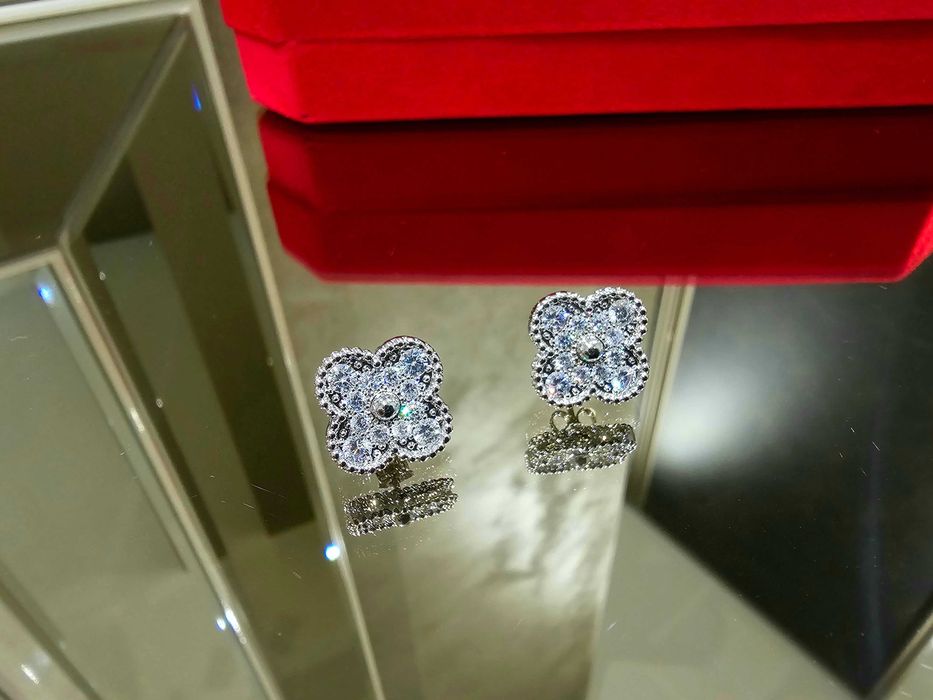 Van Cleef & Arpels VCA Silver Diamond Stud Alhambra Дамски Обеци