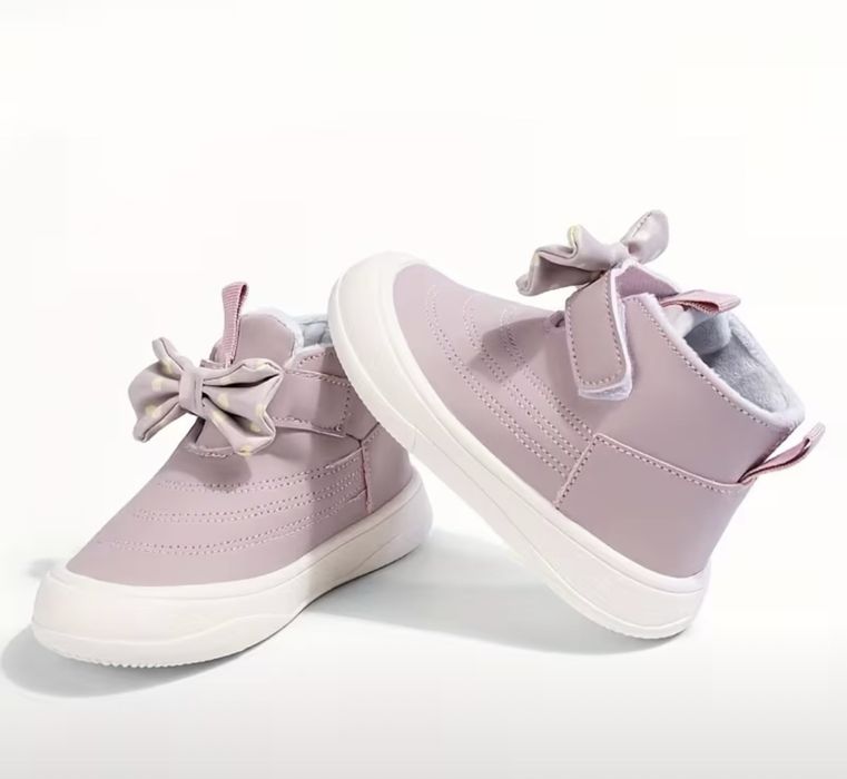 Продам новые детские ботинки