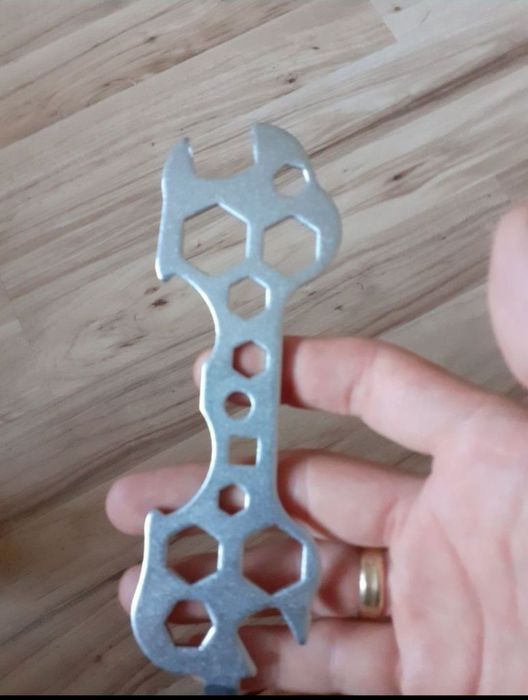 Cheie multifunctionala bicicleta noua multi functionala

Noua!!