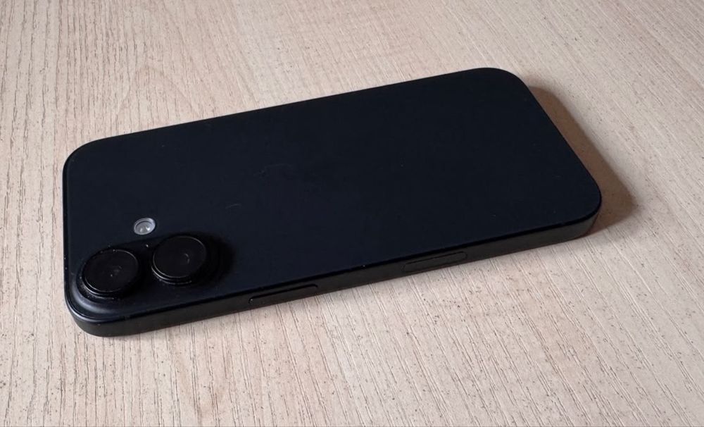 iPhone 16 айфон 256Гб чёрный 96% АКБ