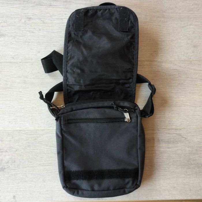 оригинална мъжка тъмно сива маркова чанта за през рамо / shoulder bag EASTPAK от САЩ