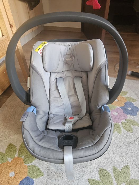 Столче за кола (кошница) Cybex Aton 5 + база и подарък летен калъф