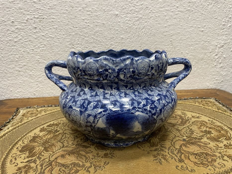 Английска порцеланова кашпа с маркировка