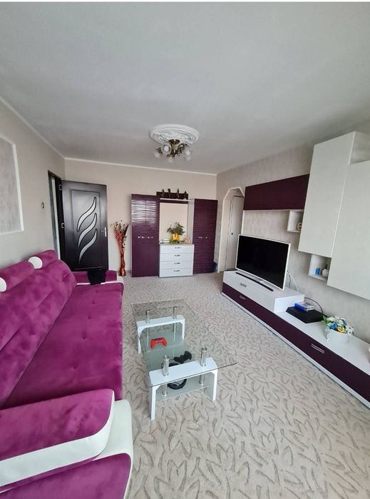 Închiriez apartament 3 camere, bucătărie, 2 bai pe strada 6 Vânători! 390 euro