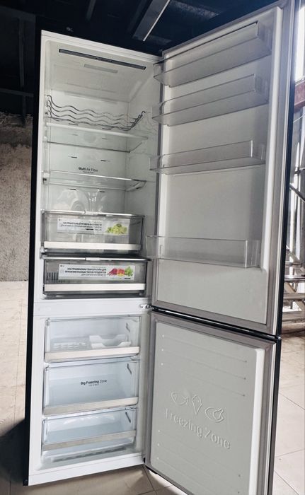 Продам Большой Черный холодильник