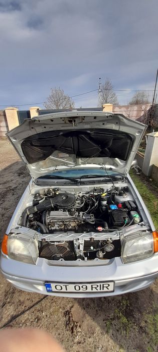 vând suzuki swift 2003