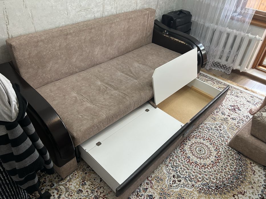Продам диван в хорошем состоянии