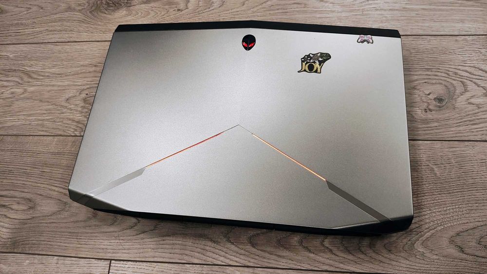 Laptop gaming ALIENWARE, model rar ,intel core i7 , doua placi video, display mare de 18,4 inch