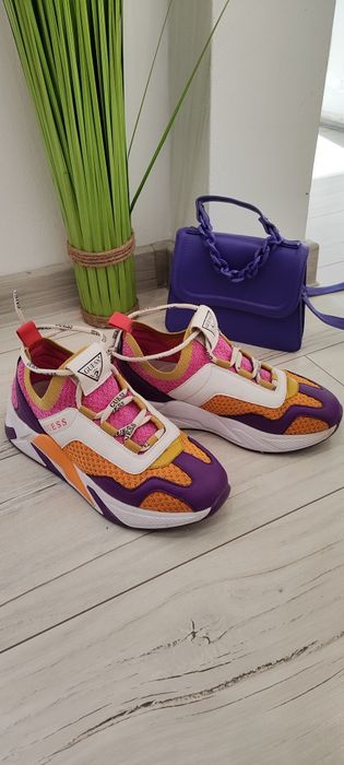 Guess кецове, многоцветни,кожа с текстил изчерпан модел по сайтовете