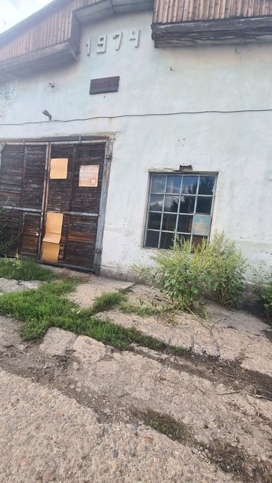 Промбаза, цех с оборудованием