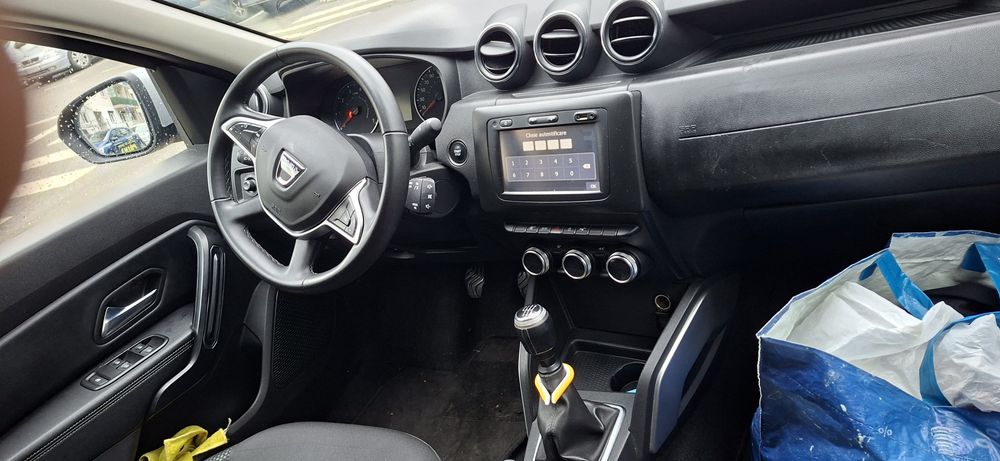 Vând Dacia Duster