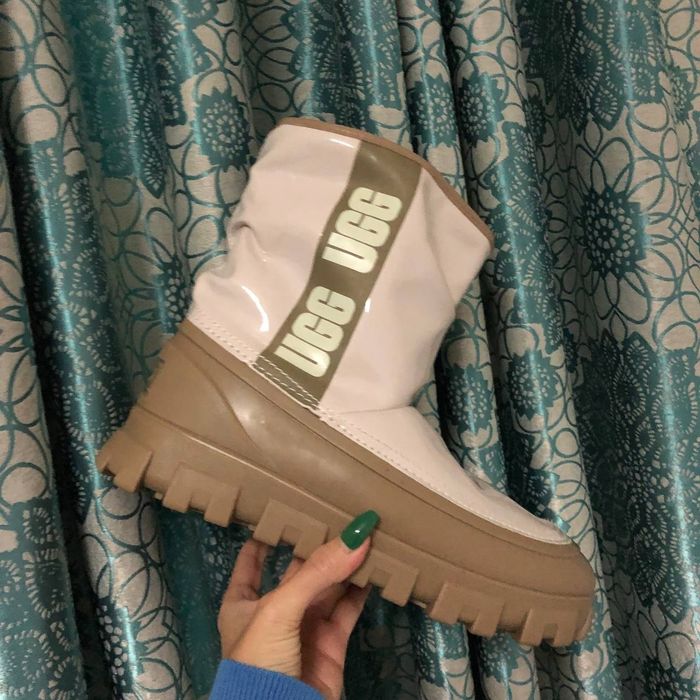 Ugg-uri diferite modele