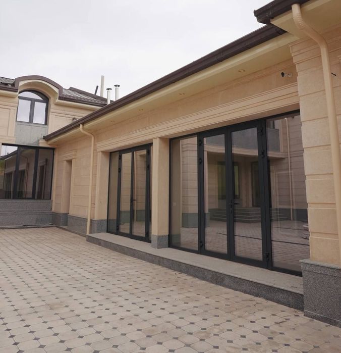 Продаётся коммерческая недвижимость в р-не Яшнабад,  ор-р круг Рохат