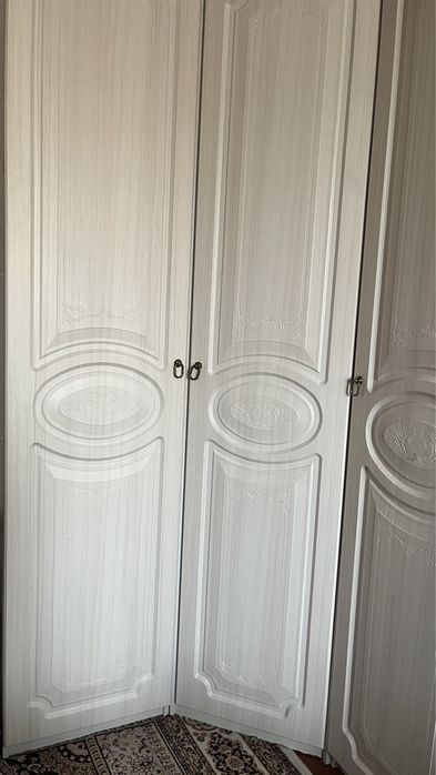 Шкаф угловой в отличном состояний