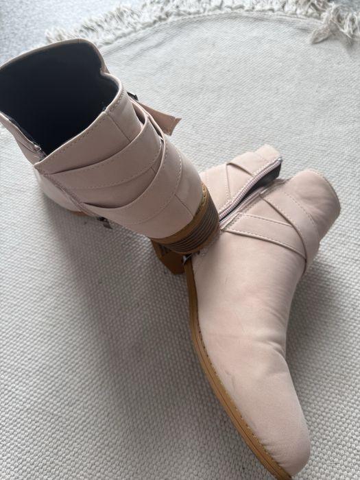 Cizme peste genunchi si ghete ca noi!!