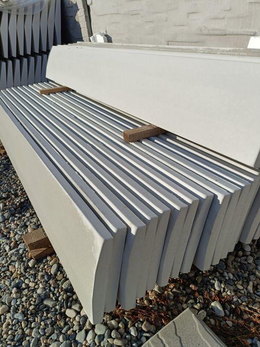 Coame, capace stalp de gard din beton