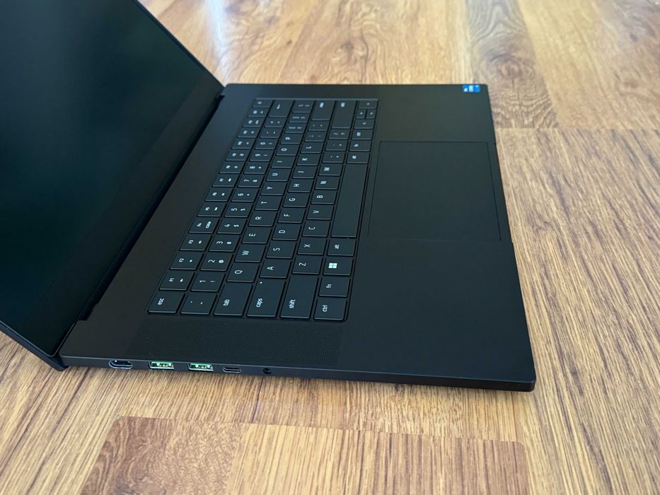 15.6' 2.5K 240Hz i7-13800H Razer Blade 32GB DDR5/1TB NVMe/Nvidia RTX 4070 8GB/Бат. 6ч