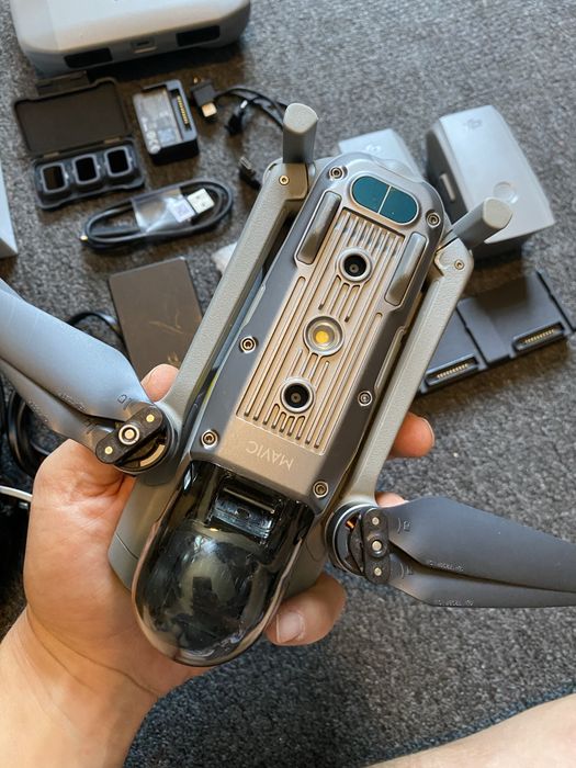 Drona DJI Air 2 Fly More Combo