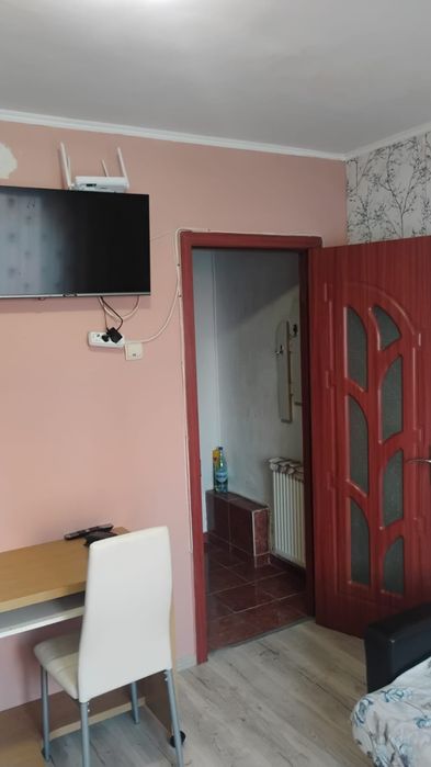 Închiriez garsoniera  zona piața Niculina