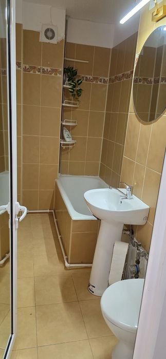 Proprietar Ofer spre închiriere apartament cu o cameră