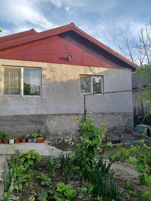 Babadag-Casa de vanzare(110mp) teren central 650mp