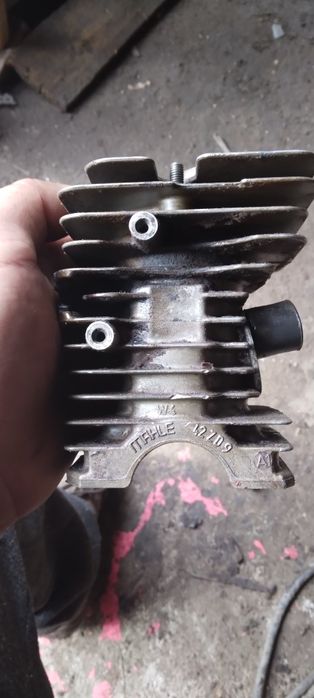 Vând piese de Husqvarna 40