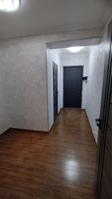 Yashnobod Olmosda Ijaraga kvartira bor Yolli yuzi metro yaqin gilam ha