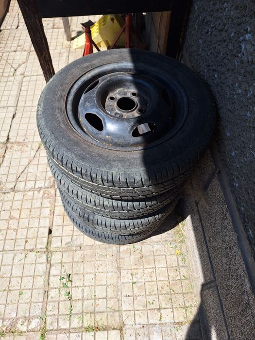 Продавам 4 броя гуми с джанти за vw polo