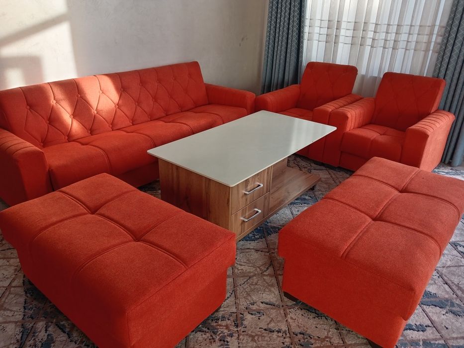 Реставрация и перетяжка старый мягкий мебели