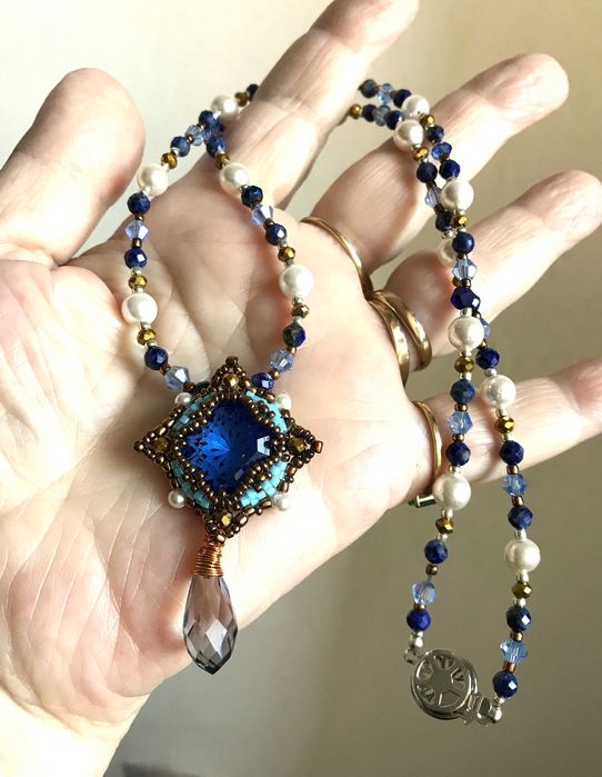 Set colier si cercei handmade cu perle,cristale si margele lapis