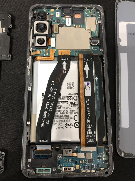 Dezmembrez Samsung  S21 si S 21 Fe