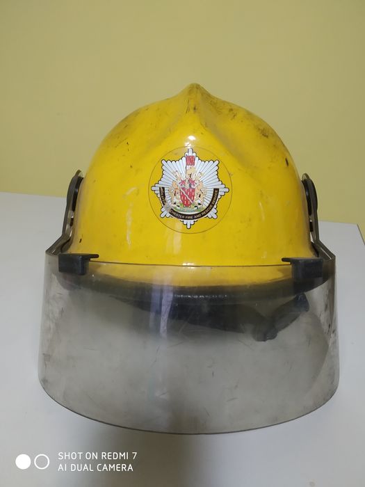 Пожарникарска каска