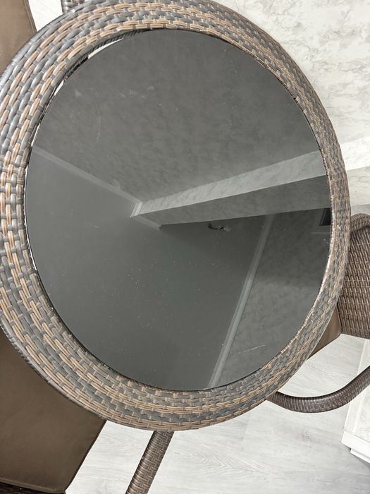 Стол в комплекте с 4 стульями