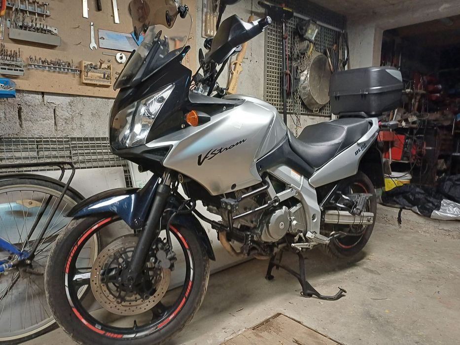 Se vinde Suzuki vstrom DL650 , 49000km an fabricație 2004.
