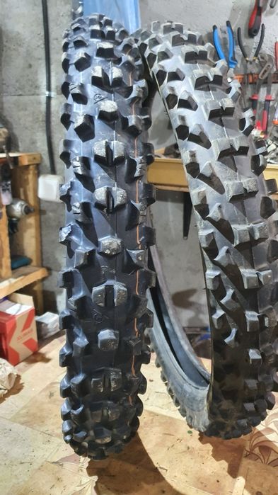 Dunlop si Maxxis // 80 100 21 // 90 90 21 // 150 lei buc