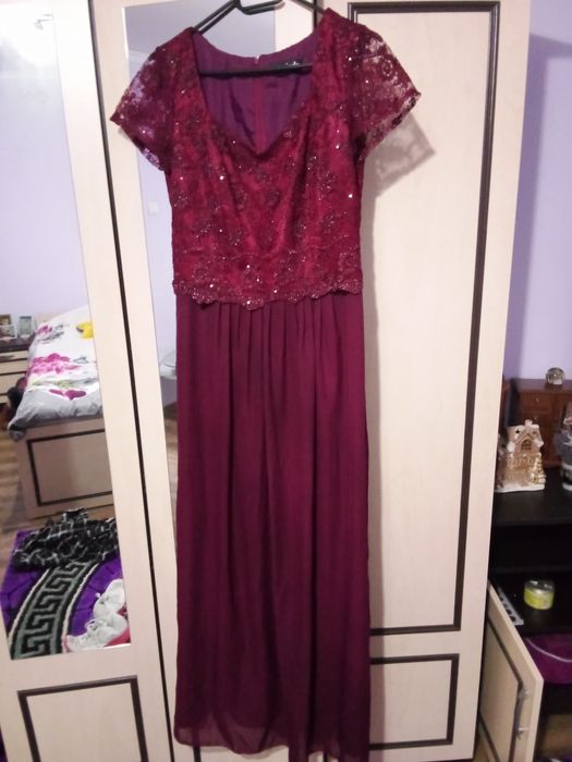 Vând rochițe ocazie