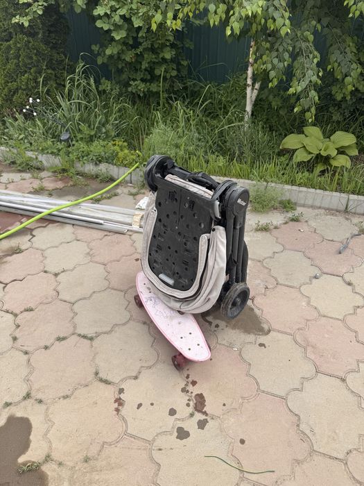 Продам легкую коляску