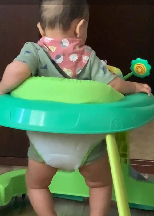 Продаем ходунки Chicco DJ Baby Walker оригинал  б.у