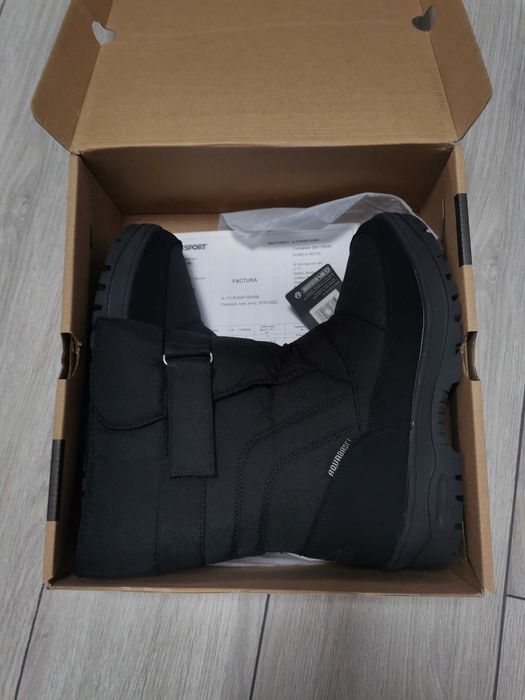 Ghete impermeabile de mers in drumetie