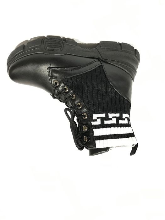 Дамски зимни боти в бяло,черно и червено/J42